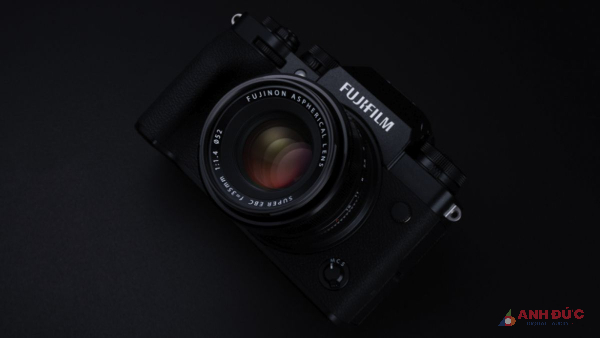 Fujifilm X-T5 có lợi thế cạnh tranh rất lớn với cả Canon và Sony