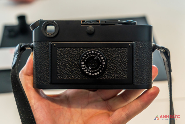 Leica M6 được hoàn thiện từ 1000 chi tiết được làm thủ công