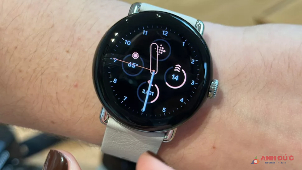 Pixel Watch có thời gian sử dụng lên đến 24 tiếng, một con số tương đối khá