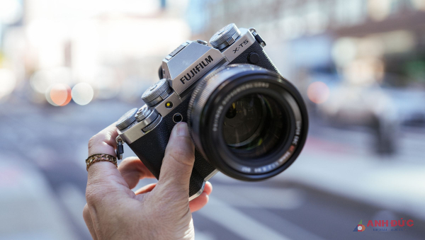 Fujifilm X-T5 không phải là một bước lùi, mà nó là sự trở lại với vai trò của một chiếc máy chuyên chụp
