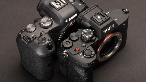 Sony và Canon vẫn sẽ là 2 nhà sản xuất lớn cạnh tranh mạnh mẽ trong năm 2022