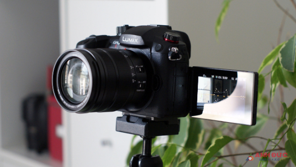 GH5 Mark II có những bổ sung nhỏ giúp chiếc máy trở nên đắt giá trong mắt của vlogger