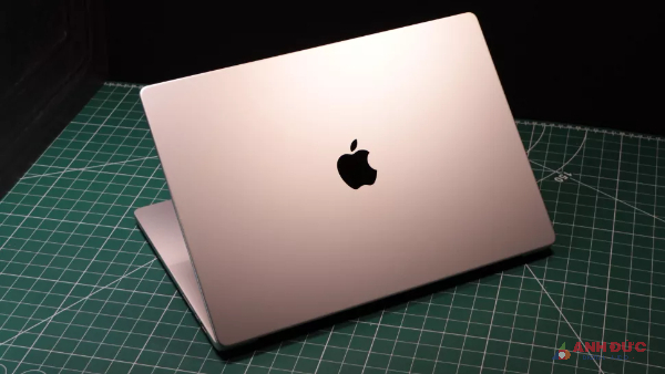 Bản MacBook mới không bị tăng giá quá nhiều so với bản 2021