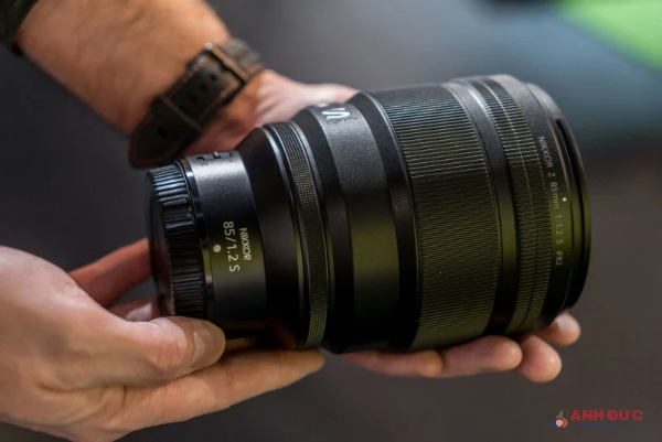 Nikon đã thông báo rằng hãng đang phát triển ống kính 85mm F1.2 S