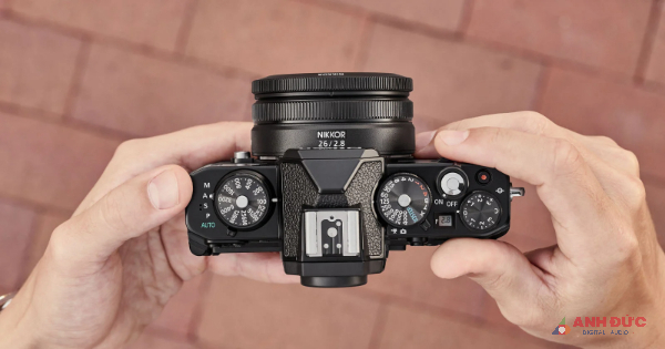 Nikkor Z 26mm F2.8 là ống kính một tiêu cự nhỏ nhẹ nhất của Nikon