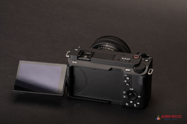 Sony ZV-E1 có thân máy nhỏ gọn và bố cục nút bấm trực quan