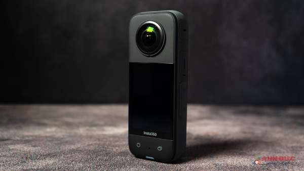 Insta360 X3 có mức giá tương đối phải chăng so với một máy quay 360 độ