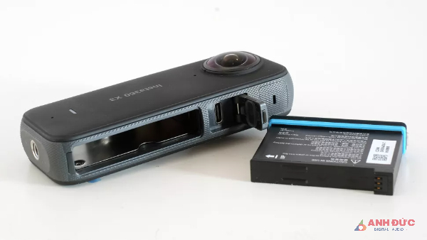 Với viên pin 1800 mAh, Insta360 X3 có thể quay phim 5.7K trong 81 phút