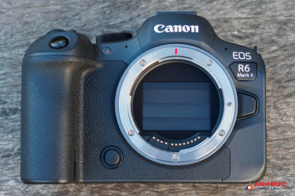 Canon EOS R6 Mark II không khác gì so với EOS R6 vì có sự hoàn thiện tốt