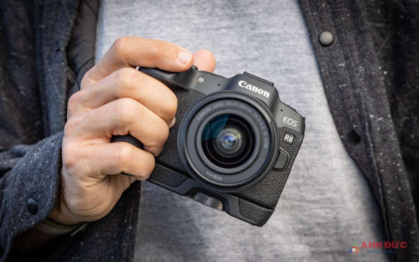 Đánh giá chi tiết Canon EOS R8 – Khoác áo mới cho EOS RP