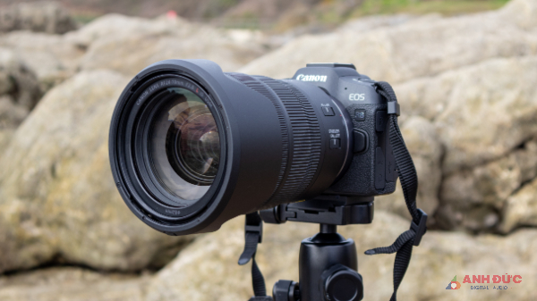 Canon EOS R8 là sự kết hợp giữa tính năng của R6 Mark II và thân máy của EOS RP