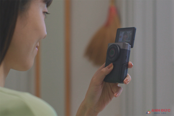 Chế độ Movie Digital IS 2 cho phép người dùng câm tay chiếc máy khi quay phim để tránh rung máy