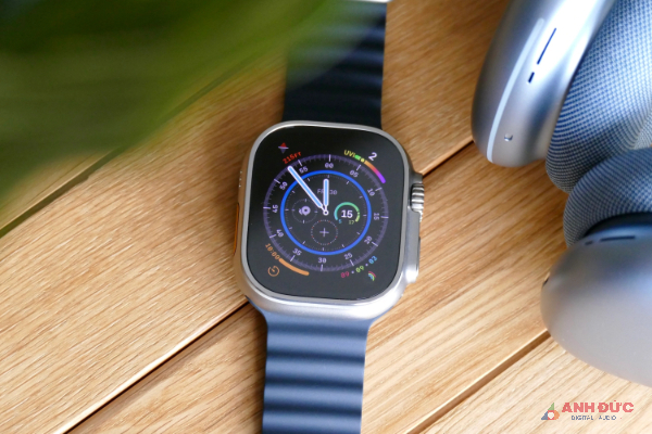 Apple Watch Ultra có kích thước lớn hơn nhiều so với Watch Series 8 và Watch SE 2