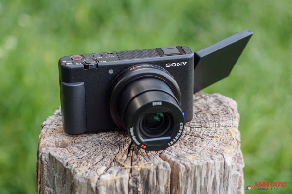 Sony ZV-1 II sẽ có màn cạnh tranh với đối thủ dầu tiên của nó là Canon V10