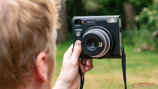 Chế độ chụp ảnh Selfie của Instax về cơ bản là chế độ lấy nét cận cảnh