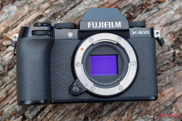 Fujifilm X-S10 được trang bị cảm biến 26.2MP X-Trans CMOS 4 và X-Processor 4
