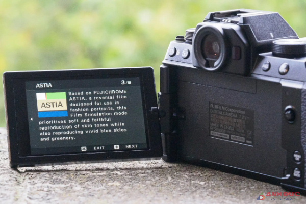 Fujifilm trang bị một cần điều khiển để chọn điểm lấy nét và diều hướng trong menu
