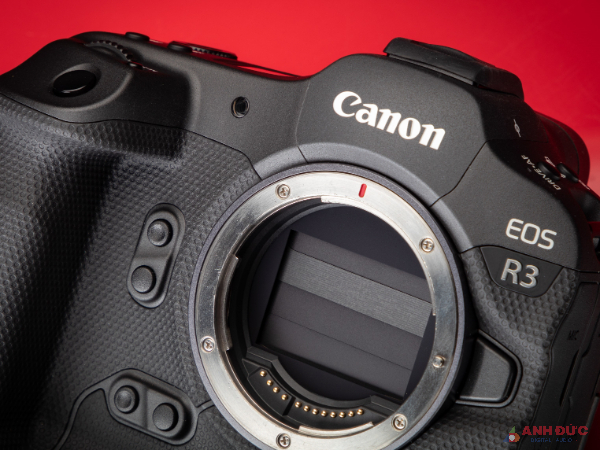 Canon RF và tương lai của ba chiếc máy cảm biến xếp chồng