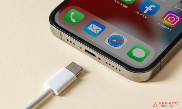 Cổng USB-C trên iPhone 15 Ultra sẽ có tốc độ truyền dữ liệu cao và khả năng  tương thích với các thiết bị khác