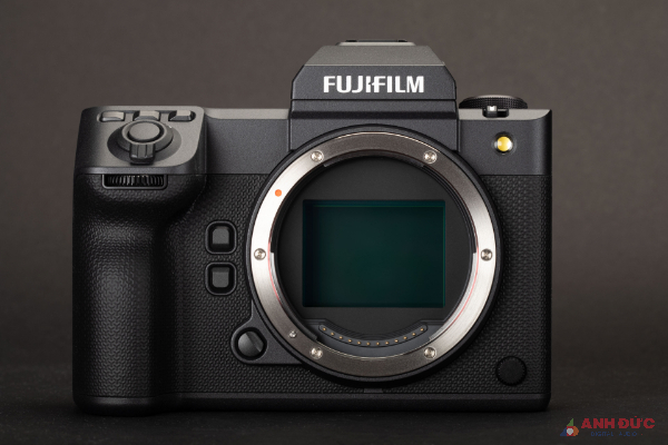 Fujifilm GFX 100 II được trang bị cảm biến mới với độ phân giải 102MP và bộ vi xử lý X-Processor 5