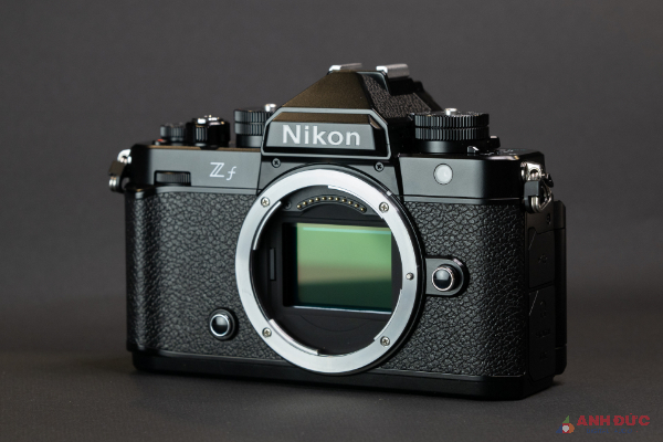 Nikon Z f được trang bị bộ xử lý hình ảnh EXPEED 7 và cảm biến BSI CMOS Fullframe 24.5MP