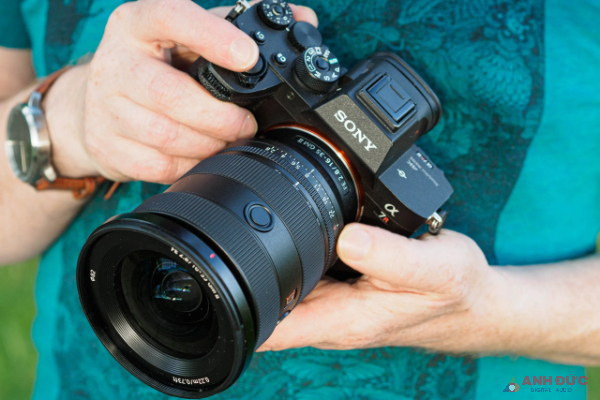 ony FE 16-35mm F2.8 GM II là một trong những ống kính đáng sở hữu nhất mà Sony mang lại cho người dùng