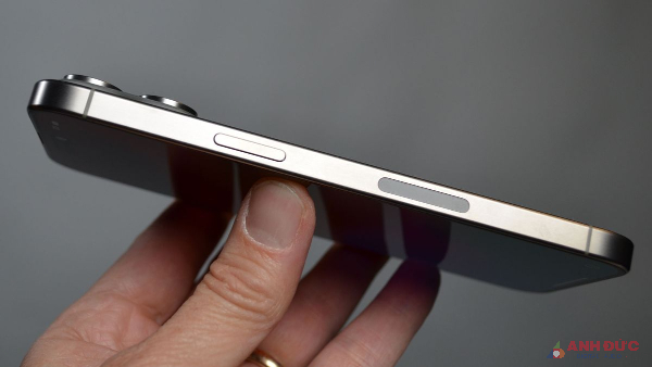 iPhone 15 Pro Max được trang bị bộ khung Titan đẹp mắt thay cho khung thép sáng bóng trước đây