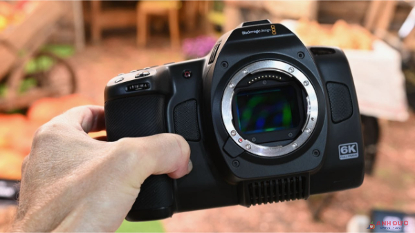 Đây là chiếc máy quay phim sử dụng cảm biến fullframe độ phân giải cao có mức giá dễ tiếp cận nhất