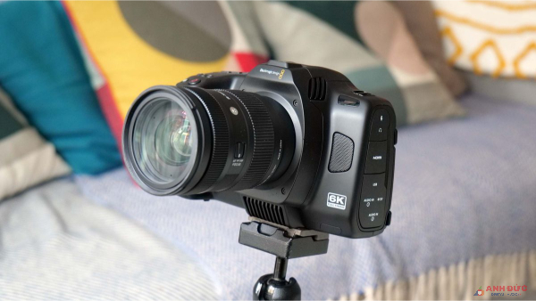 Cinema Camera 6K sẽ không có một số tính năng như trên các dòng máy ảnh thông thường như bộ ổn định IBIS
