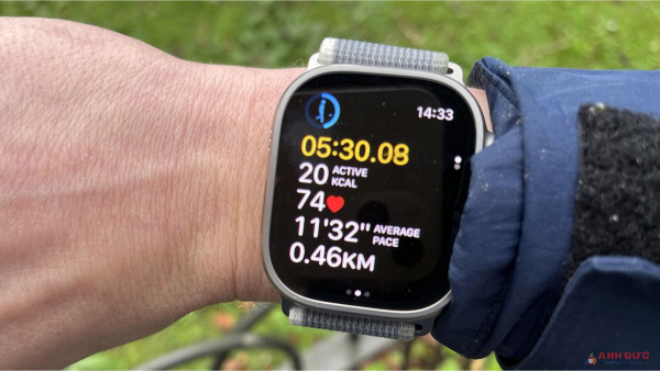 Apple Watch Ultra 2 hiện thị cho người dùng một số thông tin về sức khỏe trong mỗi bài tập như chạy bộ