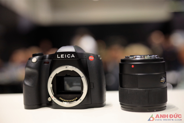 Leica S3 là chiếc máy ảnh DSLR với cảm biến Medium Format được đánh giá cao kể từ khi ra mắt