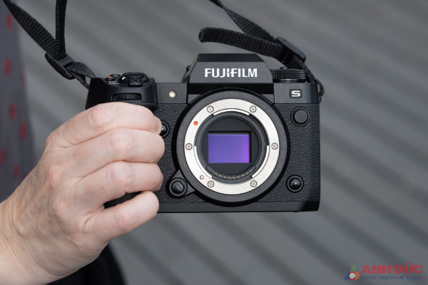 Fujifilm X-H2S là chiếc máy ảnh APS-C có tốc độ đọc dữ liệu và xử lý dữ liệu nhanh