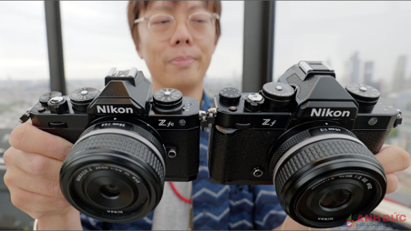 Nikon Zf có nét tương đồng về thiết kế với Zfc với 3 vòng xoay ở mặt trên