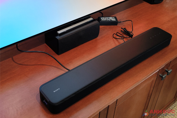 Sony HT-S2000 là một soundbar tất cả trong một và sở hữu kích thước rất nhỏ gọn