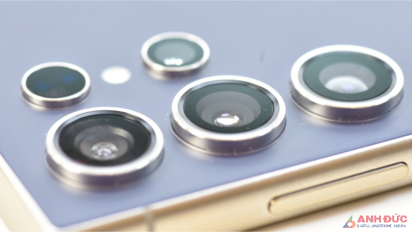 Samsung quyết định thay đổi camera tele 10MP 10x (quang học) thành camera thu phóng 5x với kích thước cảm biến và độ phân giải cao hơn.