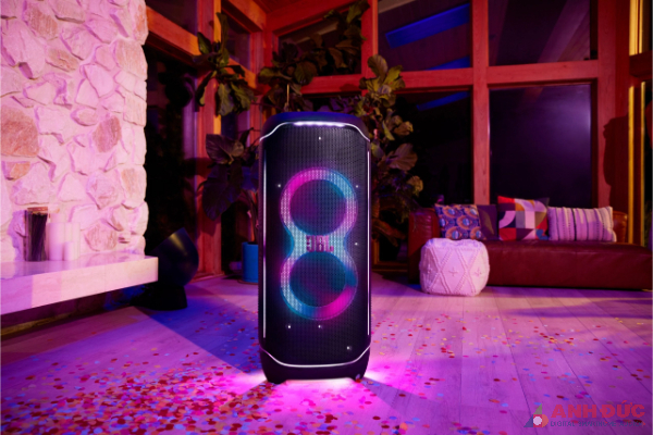 Sức mạnh của JBL PartyBox Ultimate thật sự rất ấn tượng, đến nối có thể làm rung chuyển căn nhà của bạn