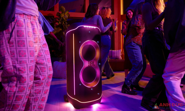 JBL PartyBox Ultimate cũng tự hào khi có tính năng hiệu chỉnh phòng tự động đã xuất hiện trên các loa Sonos