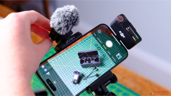 Người dùng có nhiều cách kết nối bộ micro với thiết bị di động, máy ảnh hoặc các action cam