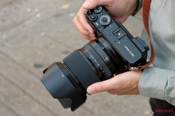 Đánh giá Fujifilm GF 55mm F1.7 R WR – Ống kính chân dung với chất lượng ấn tượng