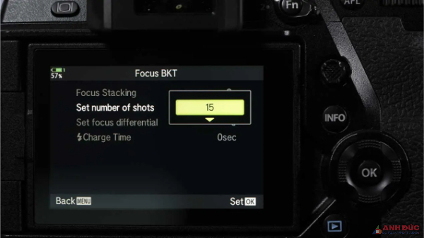 Chiếc máy một số tính năng nhiếp ảnh điện toán khác như Focus Stacking và Live Composite