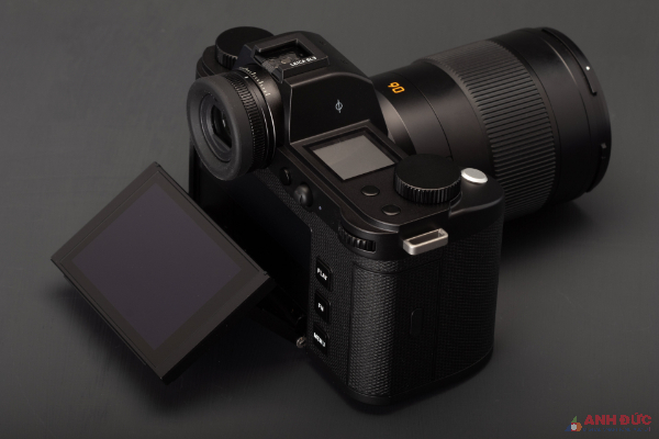 Leica SL3 có kính ngắm OLED cao cấp và màn hình chất lượng