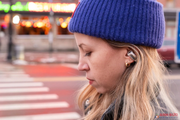 Thiết kế của tai nghe cho phép người dùng tăng âm lượng với lượng âm thanh bị rò rỉ tương đối ít