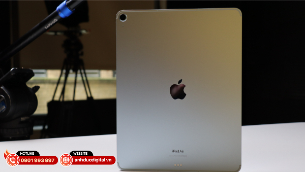Thiết kế của iPad Air 13-inch cũng không có quá nhiều thay đổi nổi bật