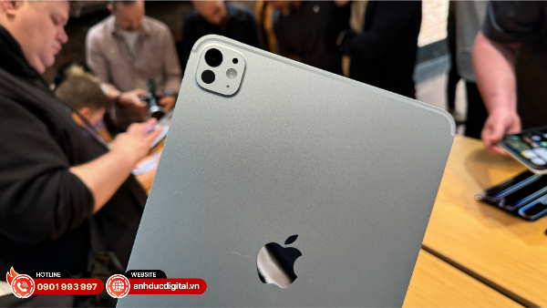 iPad Pro 2024 được trang bị cảm biến chính nhưng đã lược bỏ camera góc siêu rộng 10MP