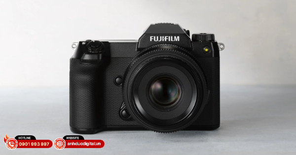 Fujifilm GFX 100S II sở hữu thiết kế nhỏ và nhẹ hơn giống như hai chiếc máy tiền nhiệm là 100S và 50S II