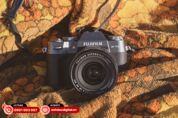 Fujifilm X-T50 và X-T5 không giới hạn thời gian quay phim tối đa nhưng phụ thuộc vào khả năng tản nhiệt của máy